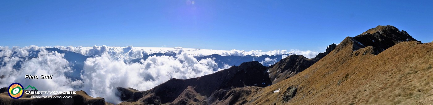 47 Panoramica dalla cresta di salita dal Colombarolo al Ponteranica.jpg